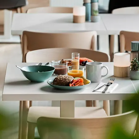 Aiden By Western Hotel