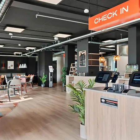 Aiden By Western Hotel 3*