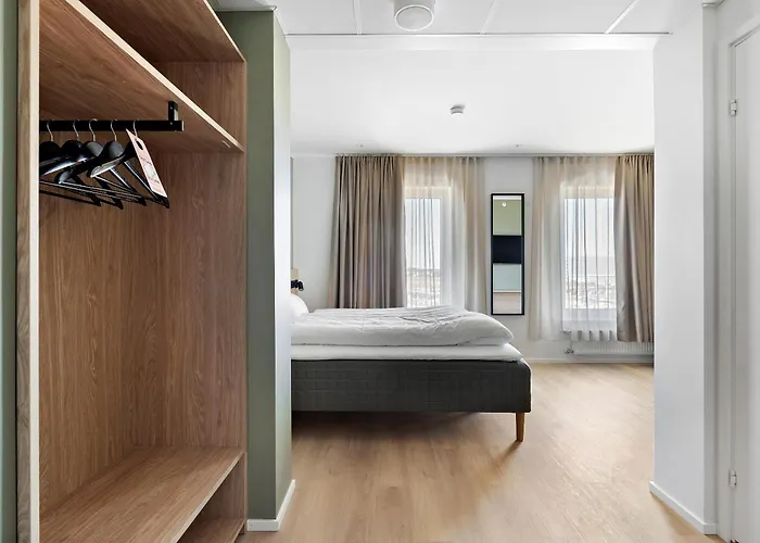 Aiden By Western Οντένσε